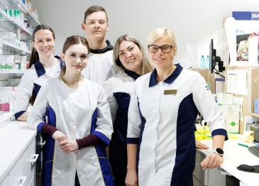 “Ēnu diena” iedvesmo nākamos farmaceitus “Mēness aptiekās” visā Latvijā