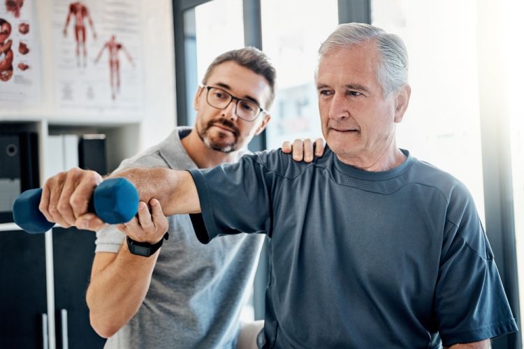 Kustība nav tikai sports: fizioterapeite skaidro, kā ikdienas aktivitātes sargā sirdi 