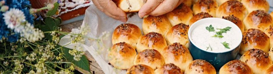 Jāņu tradīcijas mainās, bet siers un ugunskurs saglabā līderpozīcijas