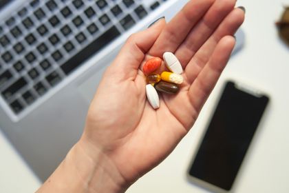 Multivitamīni – vērtīgs palīgs vai lieka pārdozēšanas risku deva?  