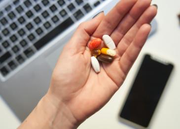 Multivitamīni – vērtīgs palīgs vai lieka pārdozēšanas risku deva?  