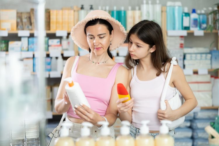 Aptauja: katrs trešais Latvijā joprojām nelieto saules aizsargkrēmu un trešdaļa nezina arī SPF nozīmi