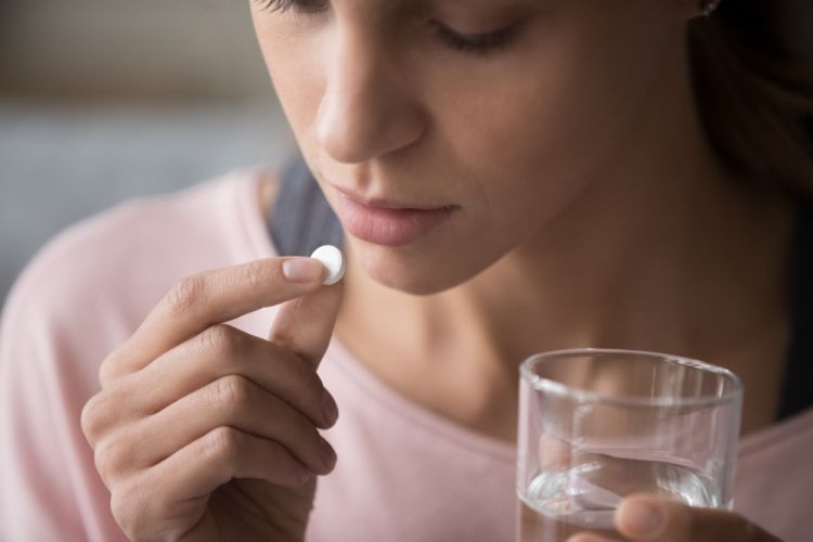 Kāpēc tableti patvaļīgi dalīt nedrīkst – 12 padomi zāļu lietošanai   