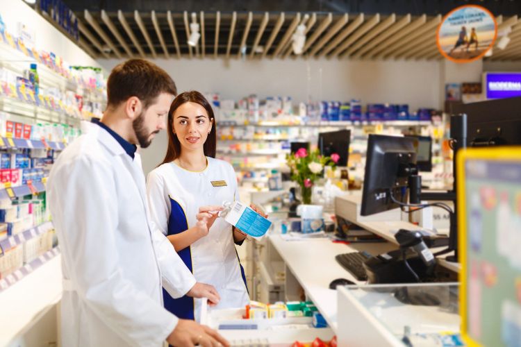 „Mēness aptiekās” pēc studijām šogad  darbu sākuši gandrīz 40 jaunie farmaceiti un farmaceita asistenti