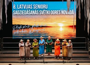 Dziesmas, dzīvesprieks un kopā būšanas prieks 8. Latvijas Senioru sadziedāšanās svētkos 22. augustā 