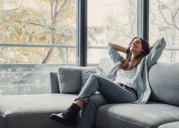 Atpūta nav dīkdienība –  jaunas iedzīvotāju aptaujas datus komentē neirologs