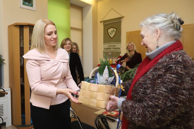 „Mēness aptiekas” tikšanās reizē ar Latvijas Pensionāru federāciju valda  siltas labestības  gaisotne