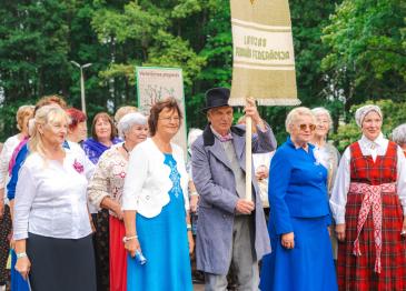 Dziedi, elpo, esi kopā! Dziedāšanas ieguvumi senioru veselībai 