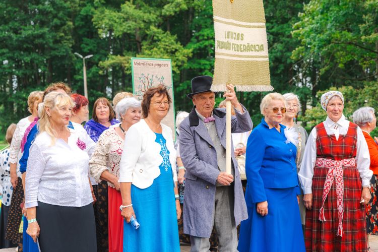 Dziedi, elpo, esi kopā! Dziedāšanas ieguvumi senioru veselībai 